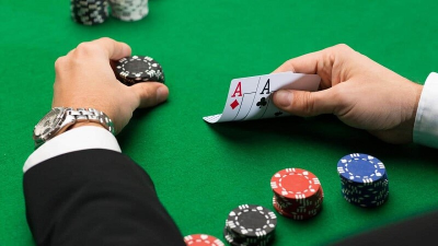 Poker: Nghệ thuật và chiến thuật trong trò chơi bài phổ biến